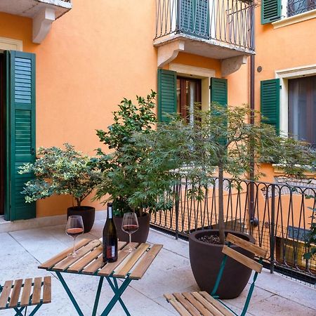 Apartamento La Terrazza In Centro Verona Exterior foto